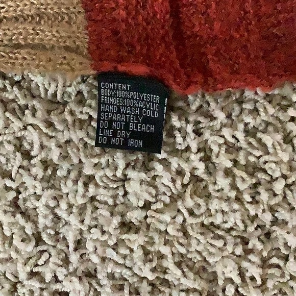 Scarf with fringe - Picture 6 of 6